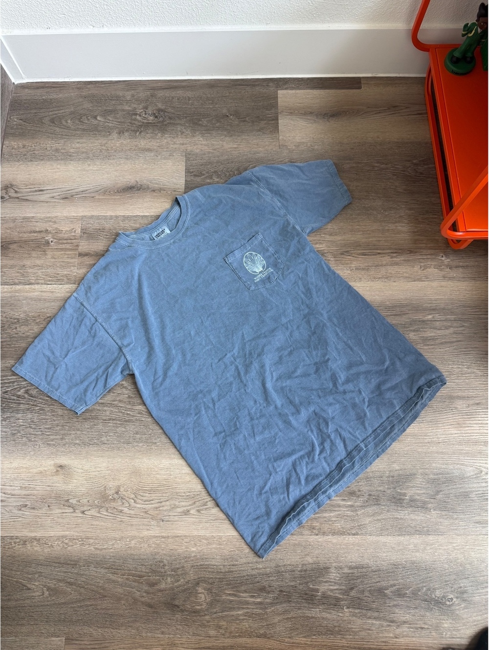 Comfort Colors Large Blue Short Sleeve T-Shirt with Shell Pocket Design